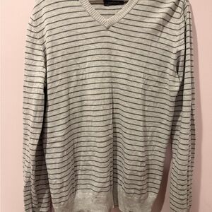 Aeropostale Men's Light Gray V-Neck Sweater